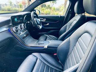 2019 Mercedes-Benz GLC 300 - Thumbnail