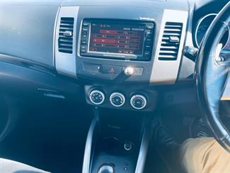 2006 Mitsubishi Outlander - Thumbnail