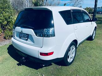2006 Mitsubishi Outlander - Thumbnail
