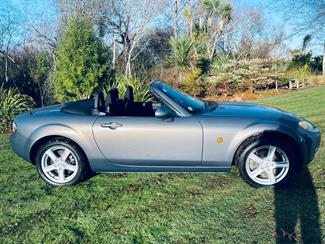 2006 Mazda Roadster - Thumbnail