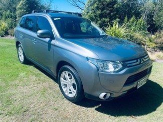 2014 Mitsubishi Outlander - Thumbnail