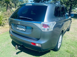 2014 Mitsubishi Outlander - Thumbnail